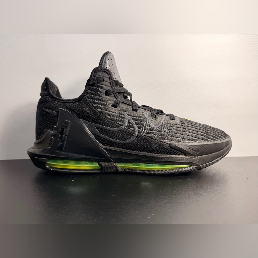 Nike LeBron Size 12 Men’s